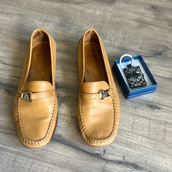 Shoes and free key chain from coach - Picture 4 of 11